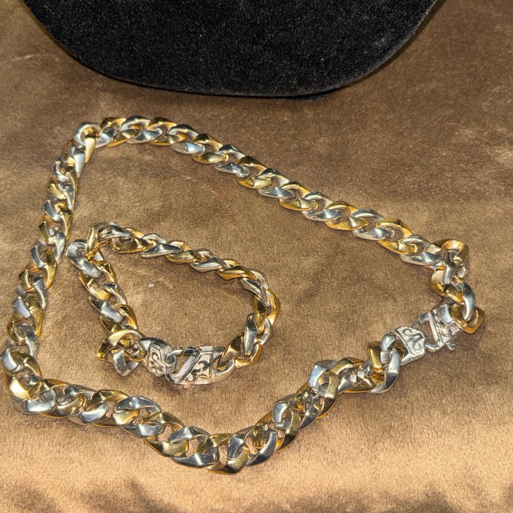 LOT D –pre owned 
Gold tone stainless steel Necklace and Bracelet Set